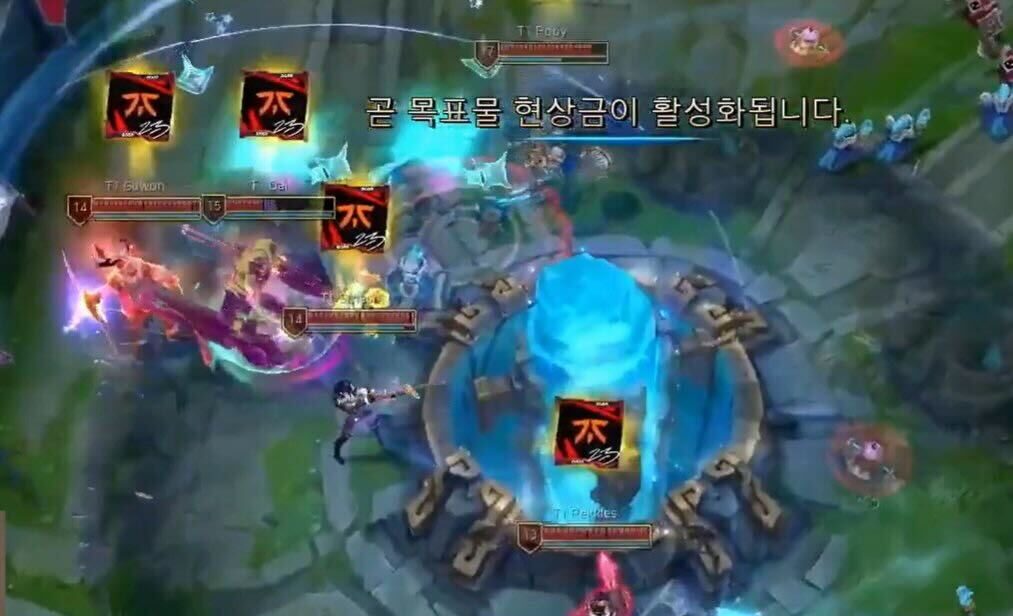 How Rekkles Sounds on Voice Comms With T1 Esports Academy